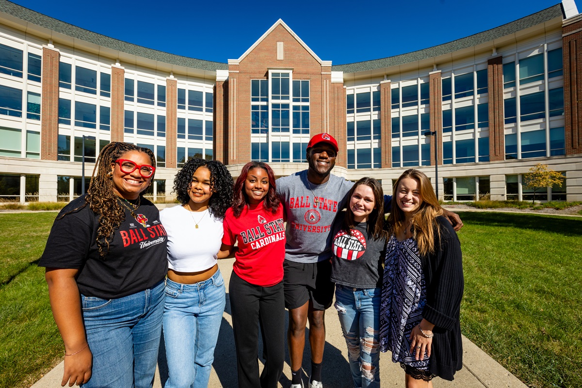 Students grouped together in front of Kinghorn Hall