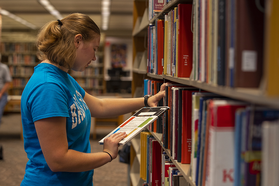A student researches in Bracken library