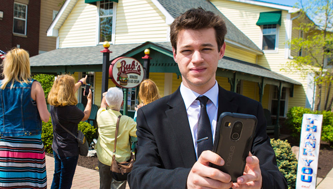 man using an his phone at a restaurant