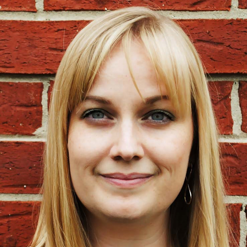 Loralee Songer receiving the Alumni Achievement Citation Award