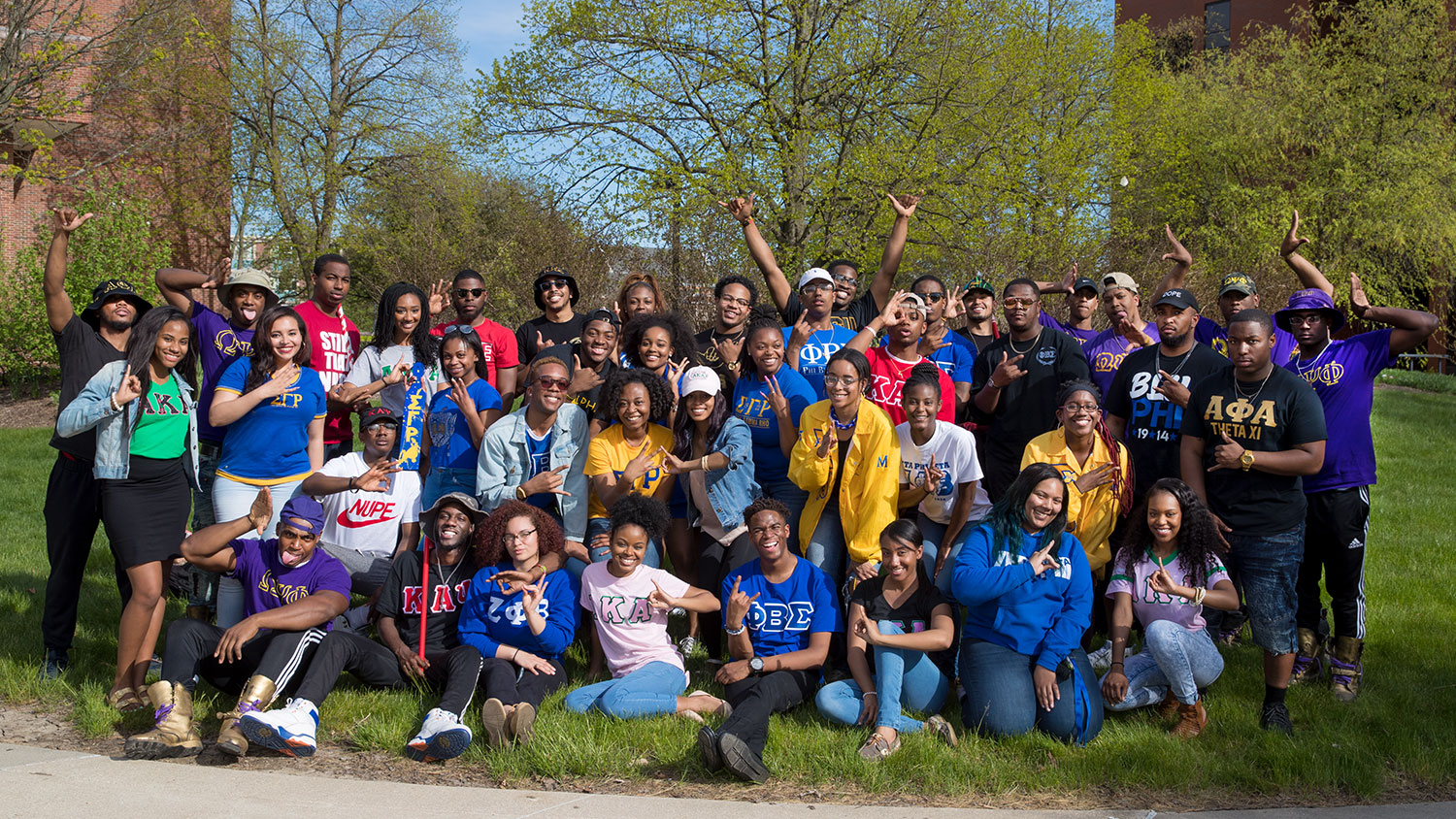 Students release balloons